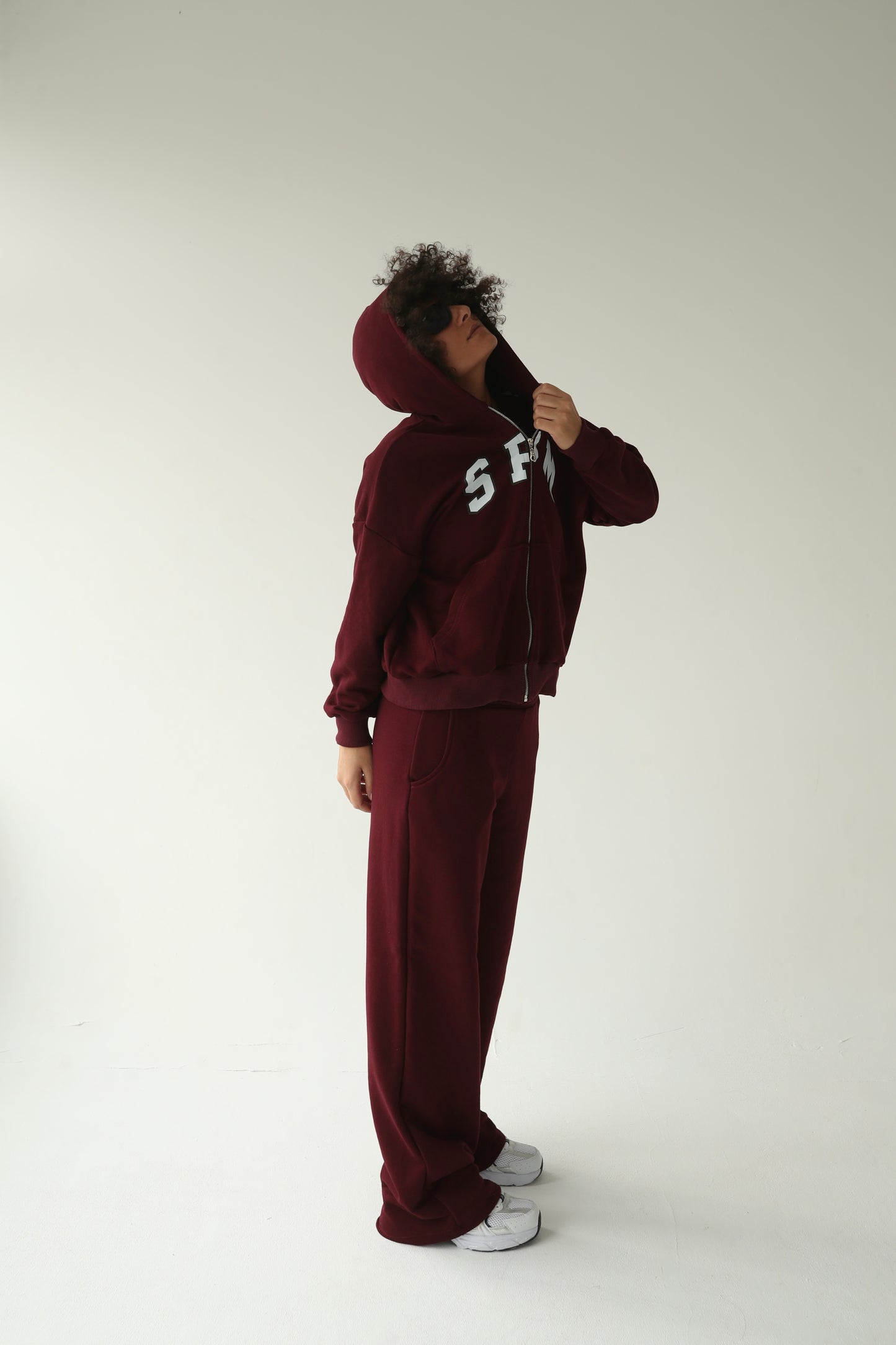 შინდისფერი სწორი სპორტული შარვალი