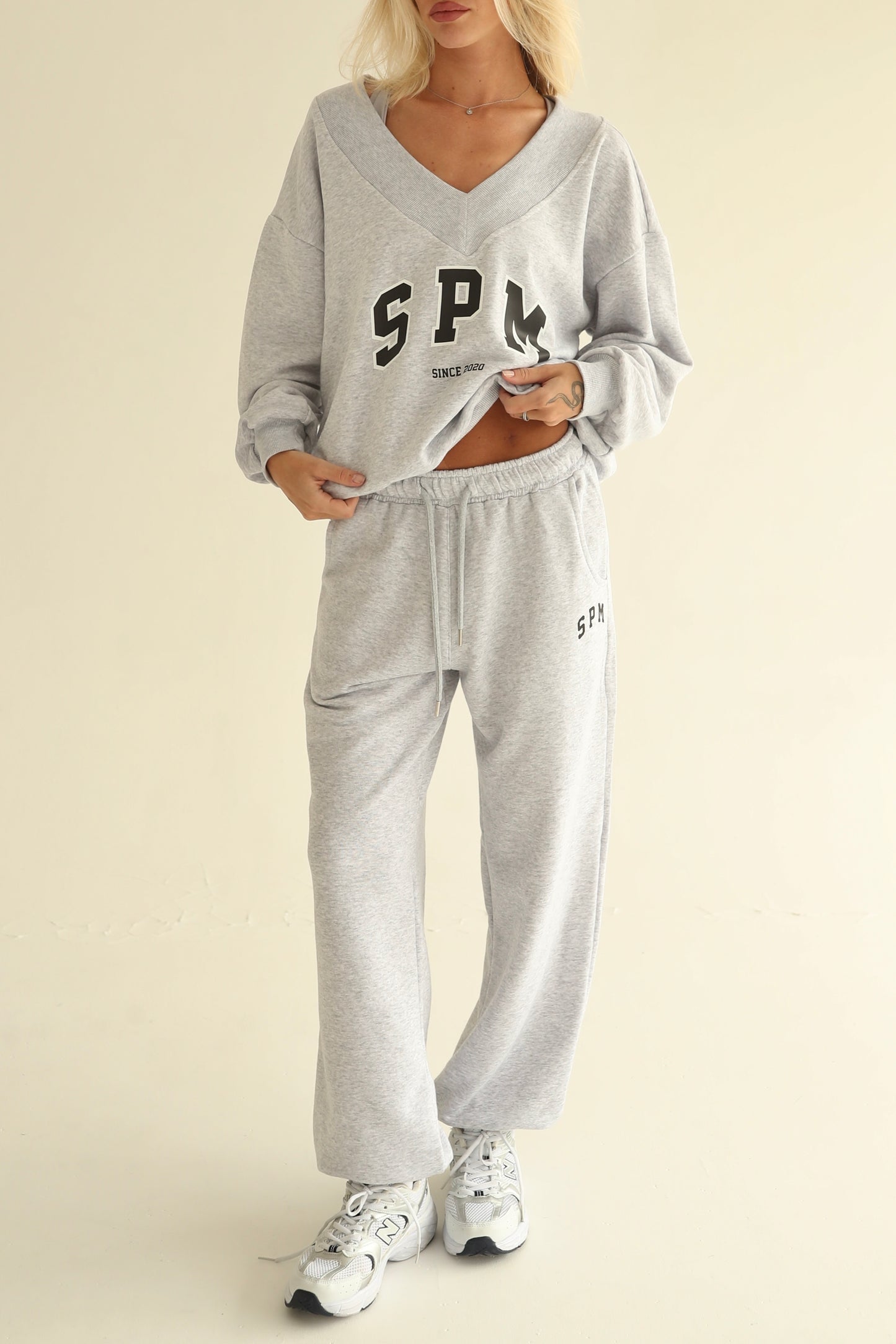 Melange gray sweatpants with rubber bottom