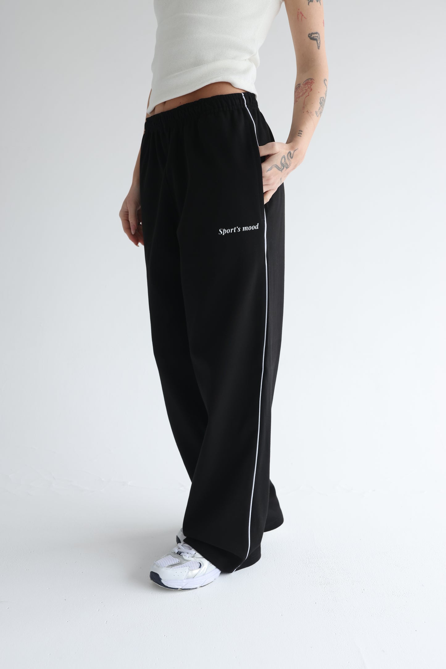 Black straight line sweatpants