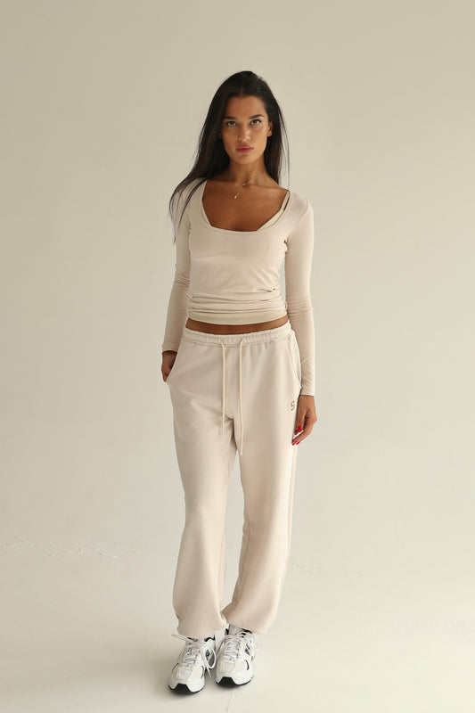 Vanilla cream sweatpants with rubber bottom